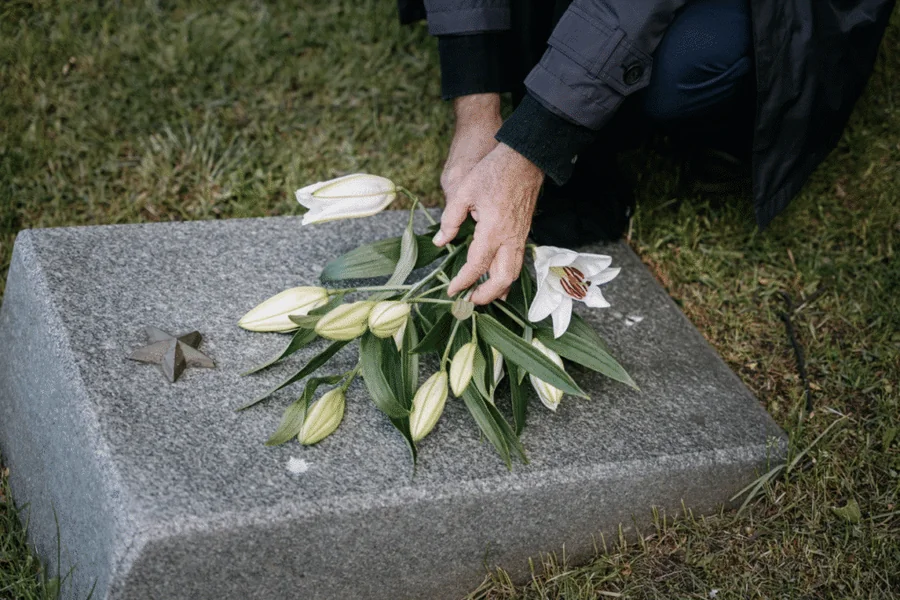5 Ways to Personalize Custom Headstones and Monuments for Your Loved One in Minnesota