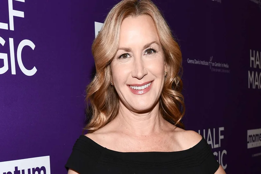 Angela Kinsey Height