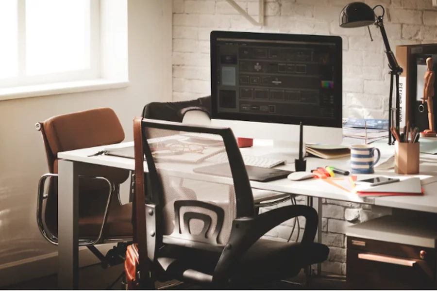What to Look for in A Computer Desk Chair for Long Hours of Sitting